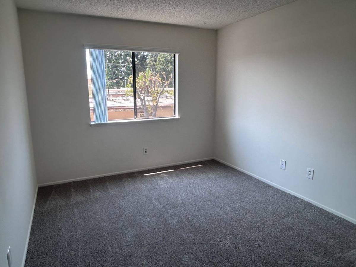 Apartment for rent at 7500 Crescent Ave, Buena Park, CA 90620