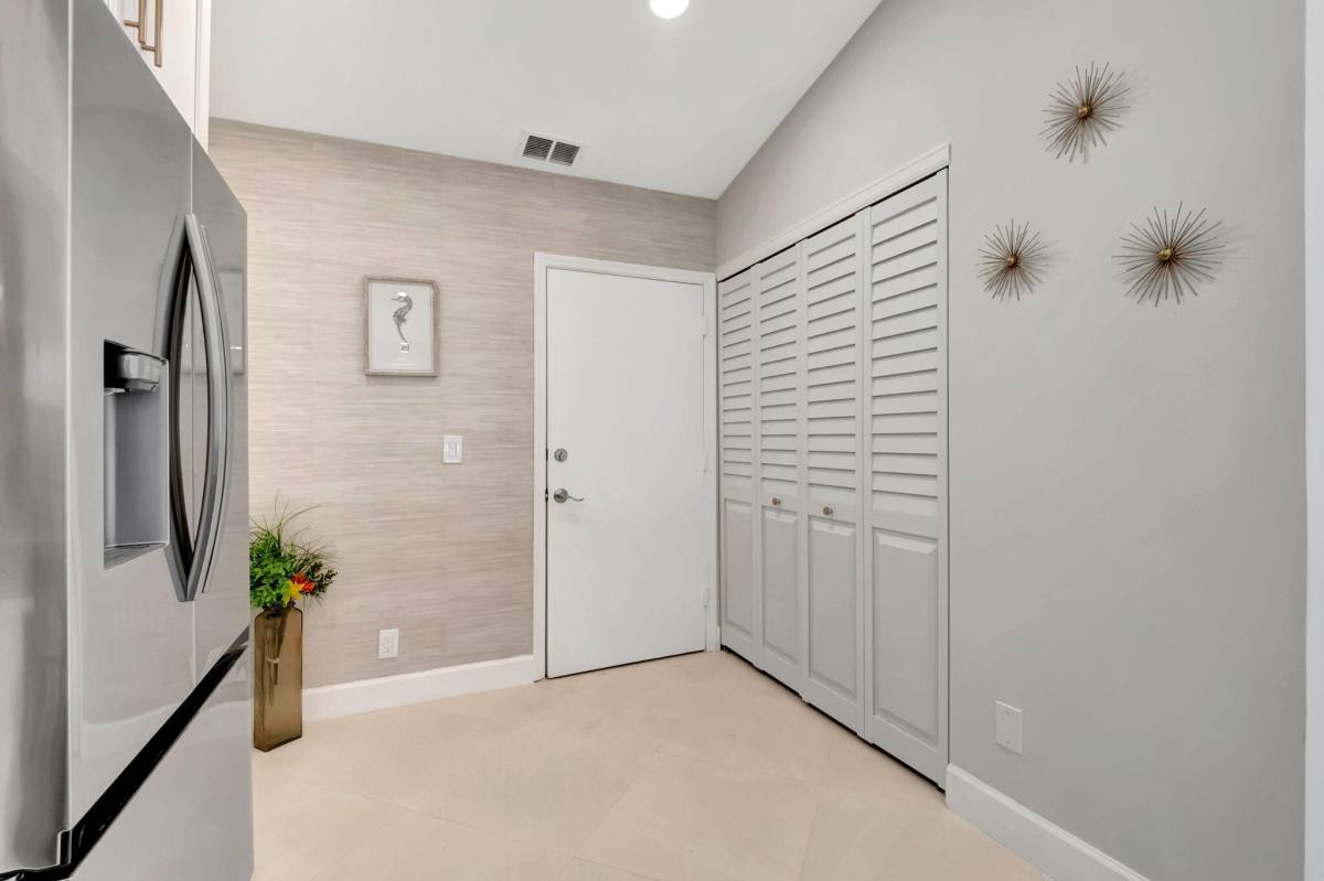 15465 Lake Magnolia Place, Delray Beach, FL 33484