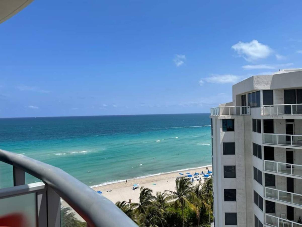 Apartment for rent at 17315 Collins Ave, North Miami Beach, FL 33160