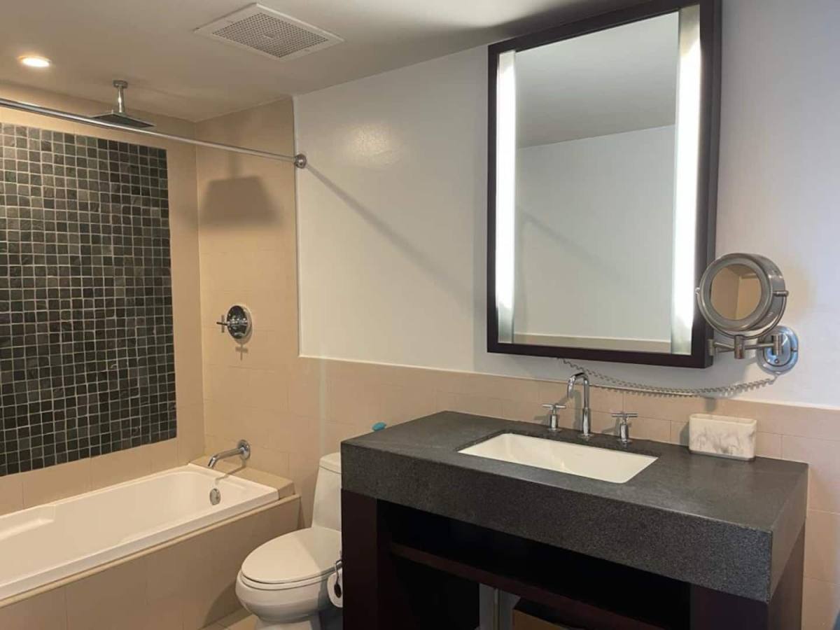 Apartment for rent at 17315 Collins Ave, North Miami Beach, FL 33160