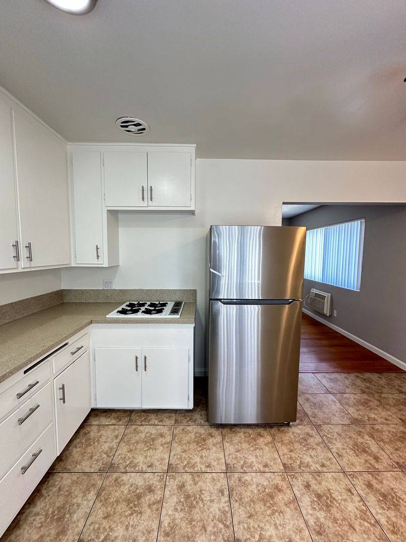Apartment for rent at 9462 Oak St, Bellflower, CA 90706