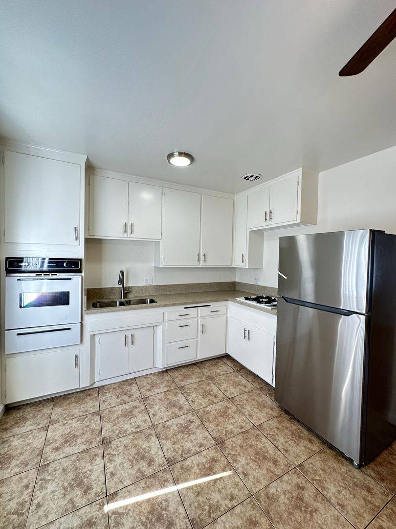 Apartment for rent at 9462 Oak St, Bellflower, CA 90706