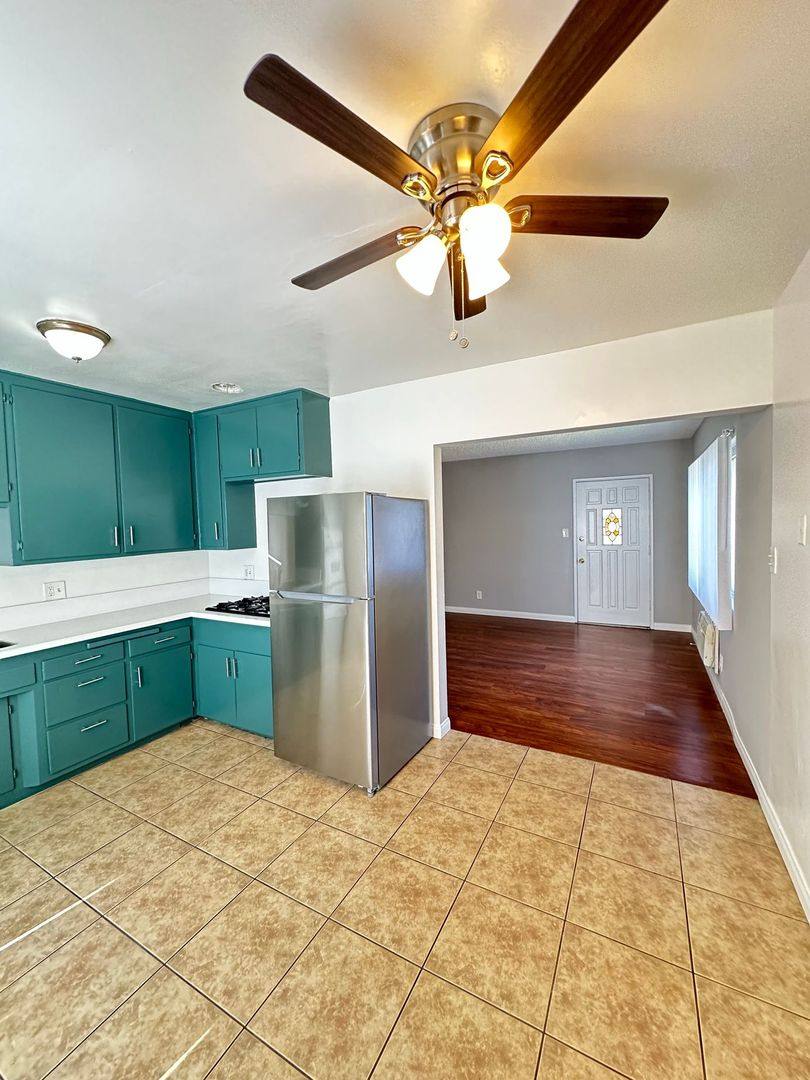 Apartment for rent at 9462 Oak St, Bellflower, CA 90706