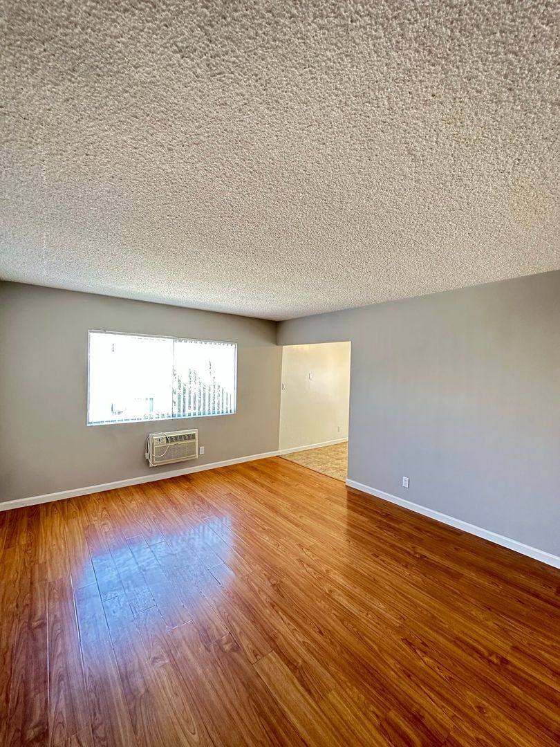 Apartment for rent at 9462 Oak St, Bellflower, CA 90706