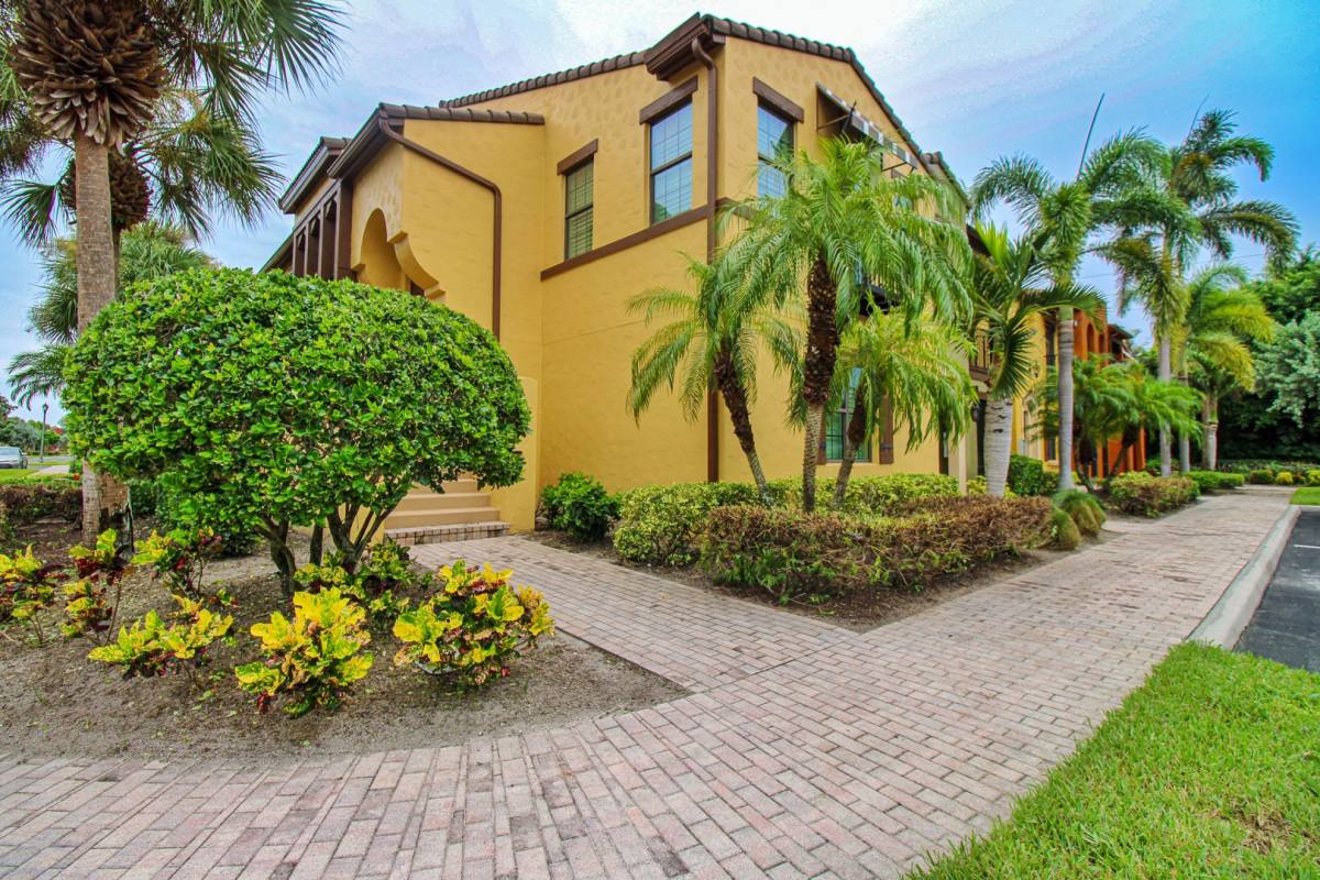 House for rent at 9054 Capistrano St N, Naples, FL 34113