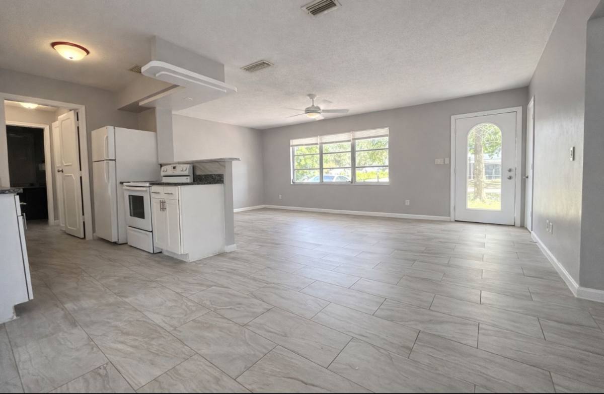 House for rent at 424 Cactus Circle, Lehigh Acres, FL 33936