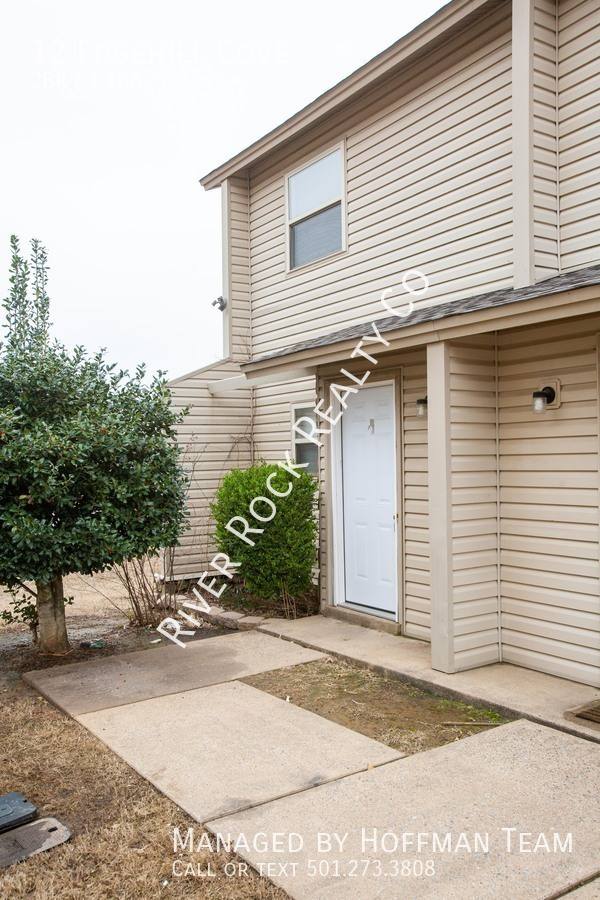 Townhouse for rent at 12 Edgehill Cove, Maumelle, AR 72113