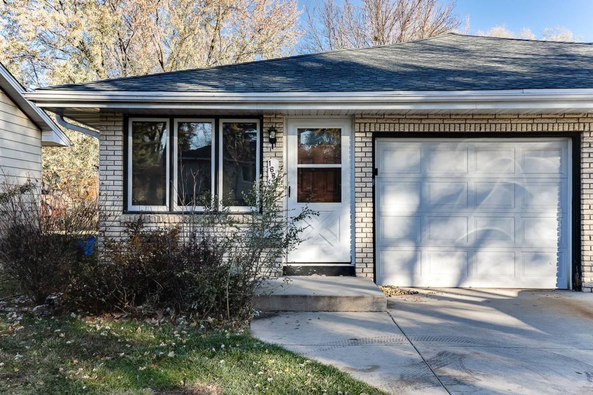 Apartment for rent at 1663 - 1665 Leone Ave E, Saint Paul, MN 55106