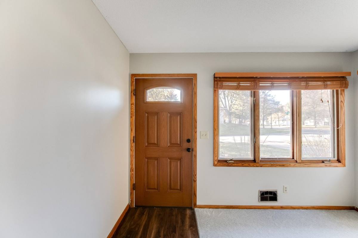 Apartment for rent at 1663 - 1665 Leone Ave E, Saint Paul, MN 55106