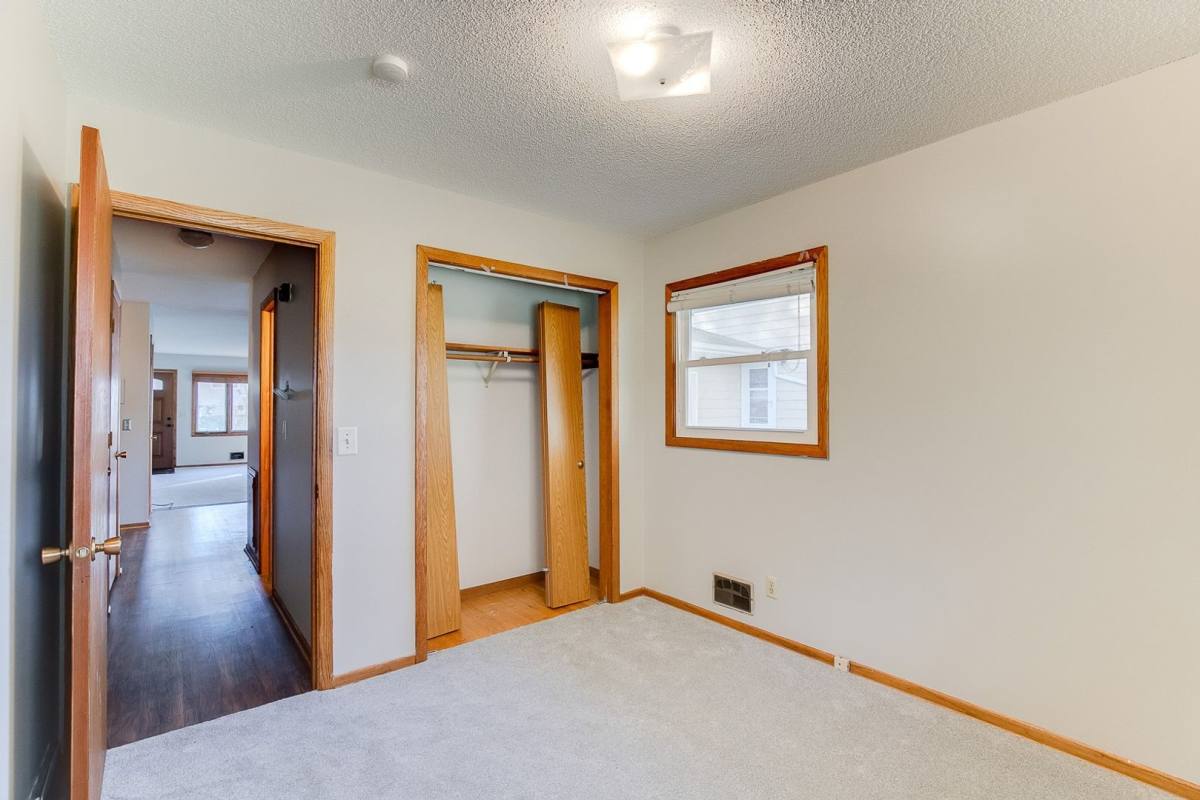 Apartment for rent at 1663 - 1665 Leone Ave E, Saint Paul, MN 55106