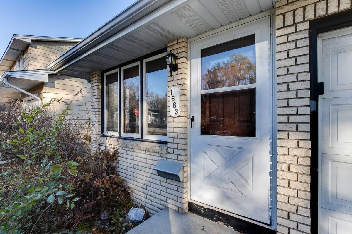 Apartment for rent at 1663 - 1665 Leone Ave E, Saint Paul, MN 55106