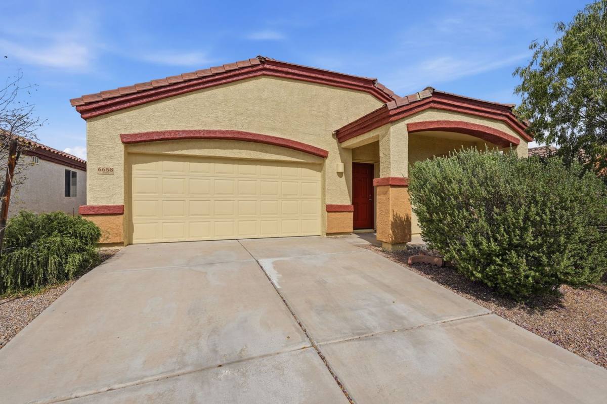 House for rent at 6658 S Stone Fly Dr, Tucson, AZ 85757
