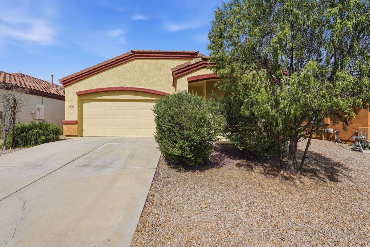 House for rent at 6658 S Stone Fly Dr, Tucson, AZ 85757