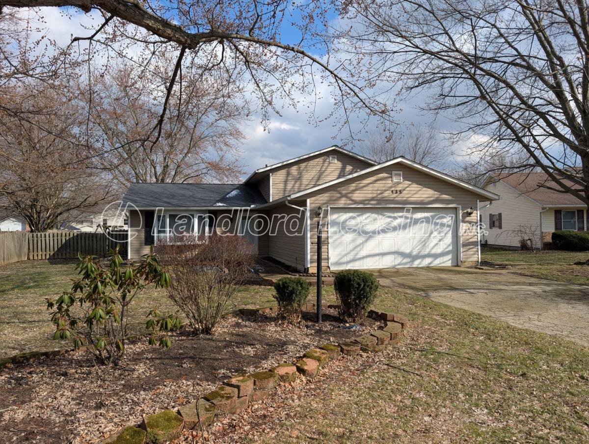 House for rent at 438 Loyola Dr, Elyria, OH 44035