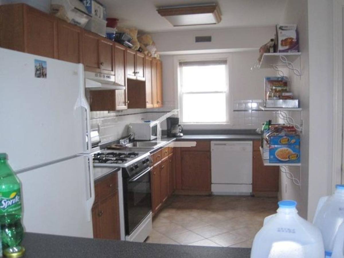 Townhouse for rent at 2 Clevemont St #2, Allston, MA 02134