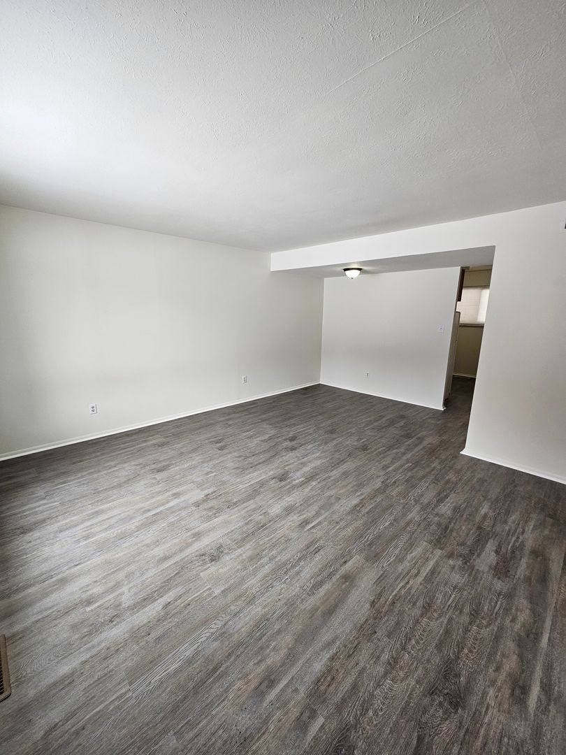 Townhouse for rent at 71-127 E Sprague Rd, Independence, OH 44131