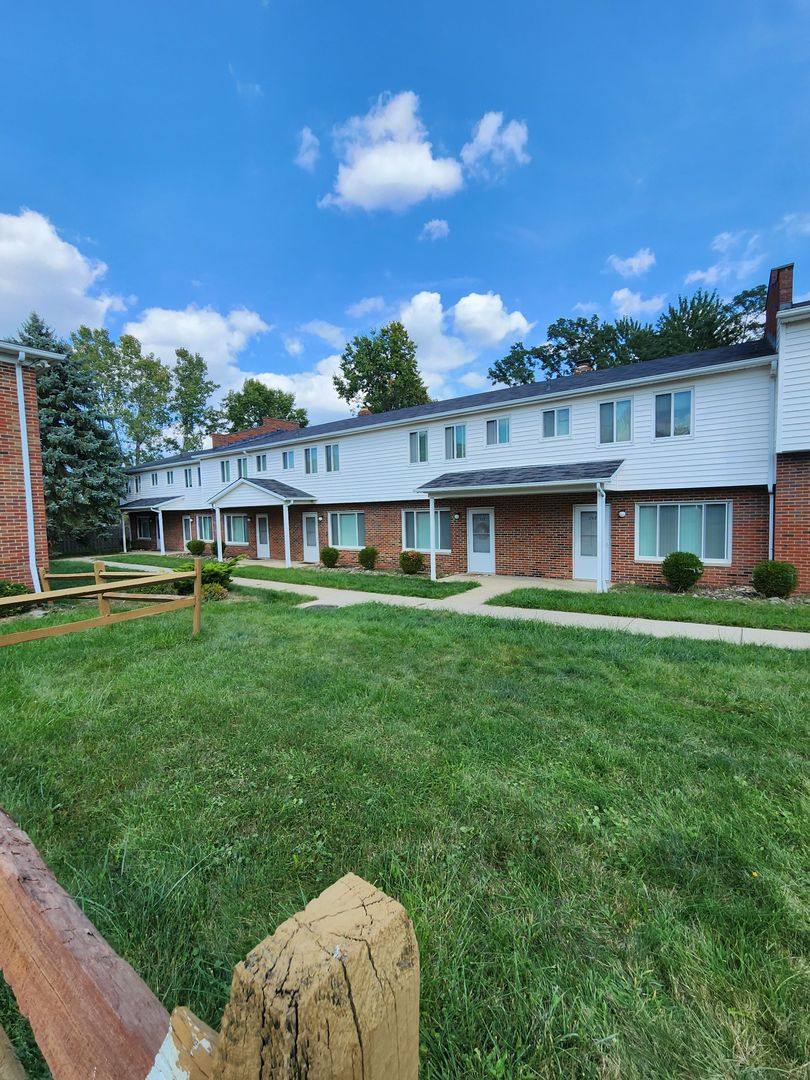 Townhouse for rent at 71-127 E Sprague Rd, Independence, OH 44131
