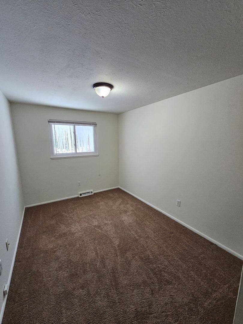 Townhouse for rent at 71-127 E Sprague Rd, Independence, OH 44131