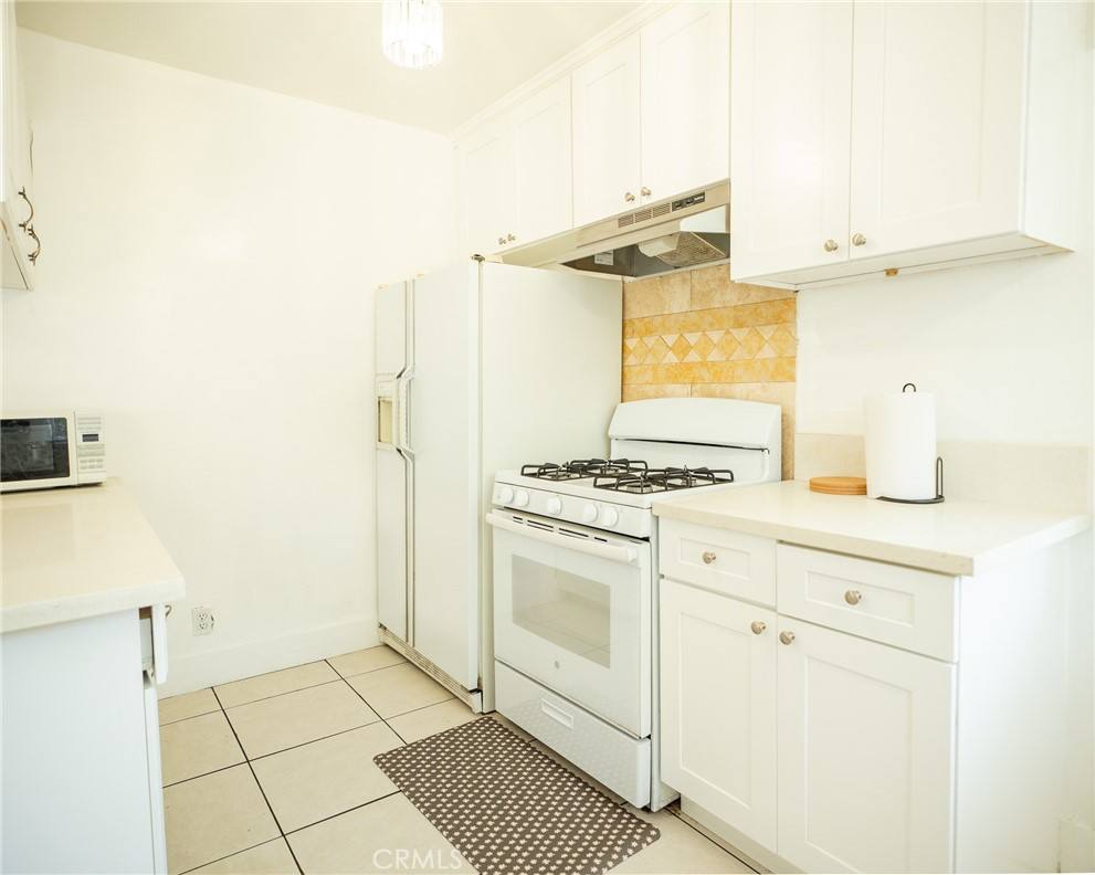 Apartment for rent at 45 N Meridith Ave #45, Pasadena, CA 91106