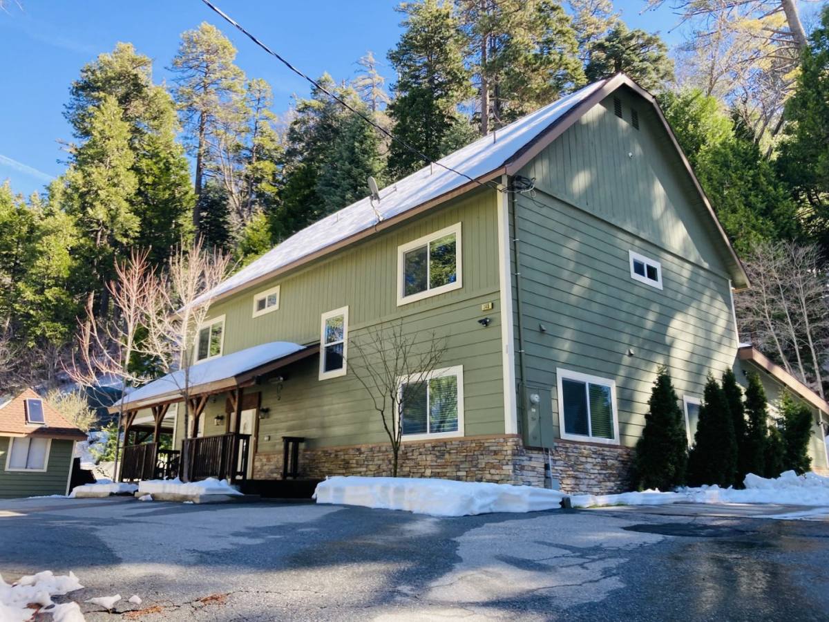House for rent at 341 State Highway 173 A, Lake Arrowhead, CA 92352