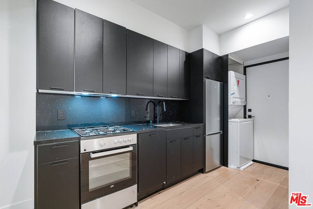 Apartment for rent at 12320 Montana Ave #109, Los Angeles, CA 90049