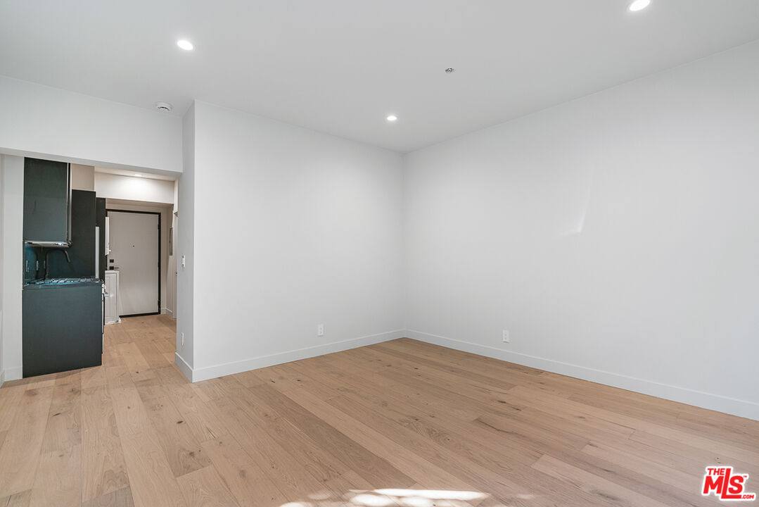 Apartment for rent at 12320 Montana Ave #109, Los Angeles, CA 90049