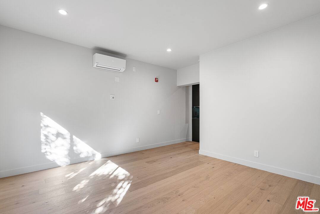 Apartment for rent at 12320 Montana Ave #109, Los Angeles, CA 90049