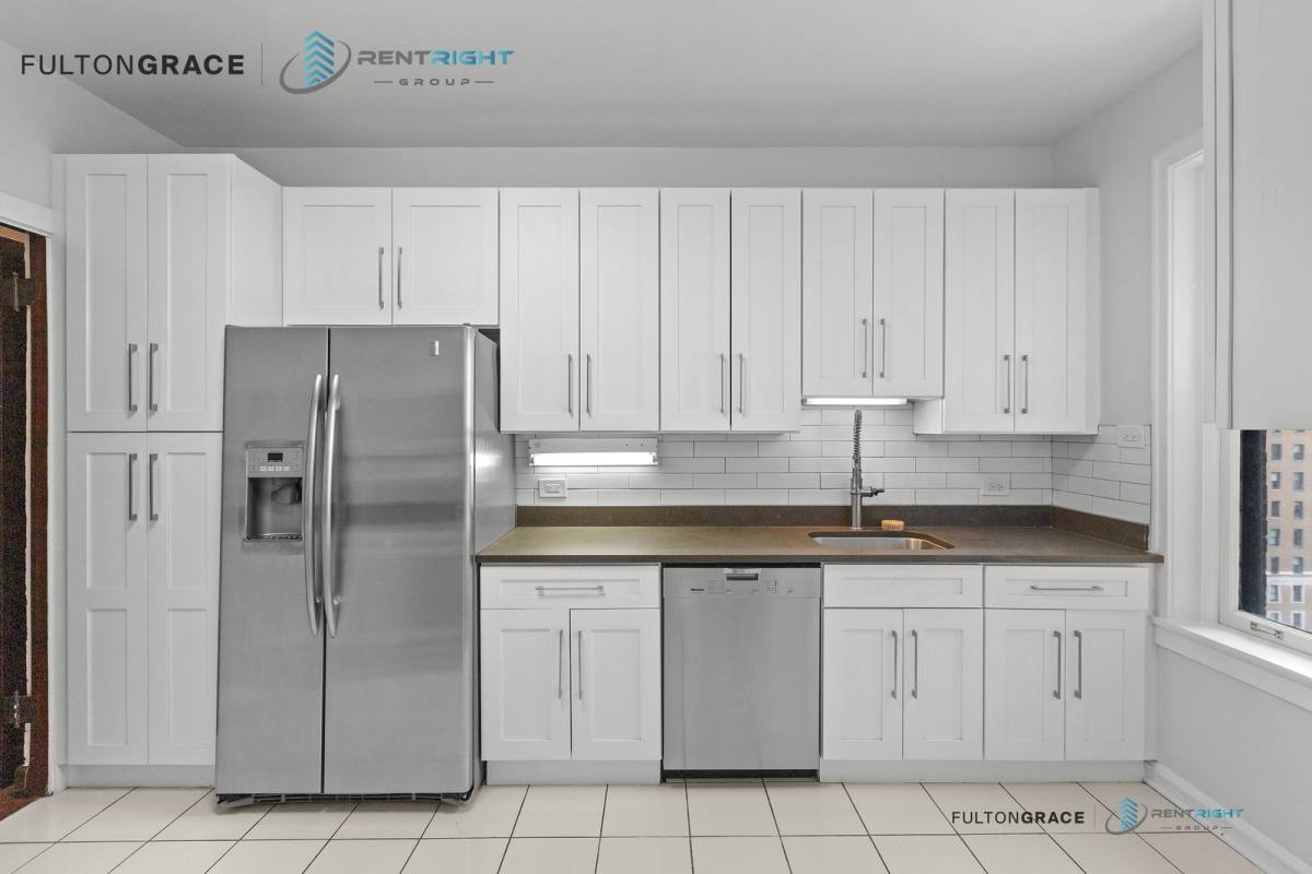 Apartment for rent at 534 W Stratford Place #11E, Chicago, IL 60657