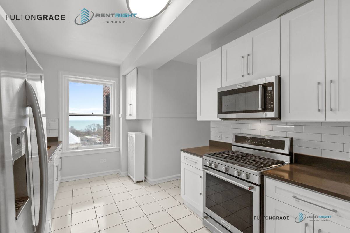 Apartment for rent at 534 W Stratford Place #11E, Chicago, IL 60657