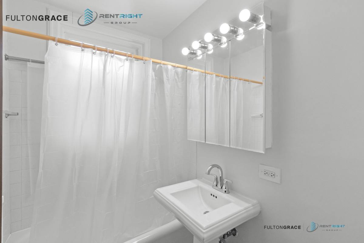 Apartment for rent at 534 W Stratford Place #11E, Chicago, IL 60657