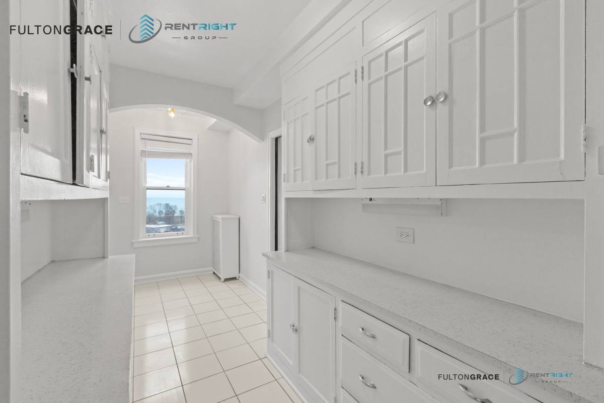 Apartment for rent at 534 W Stratford Place #11E, Chicago, IL 60657