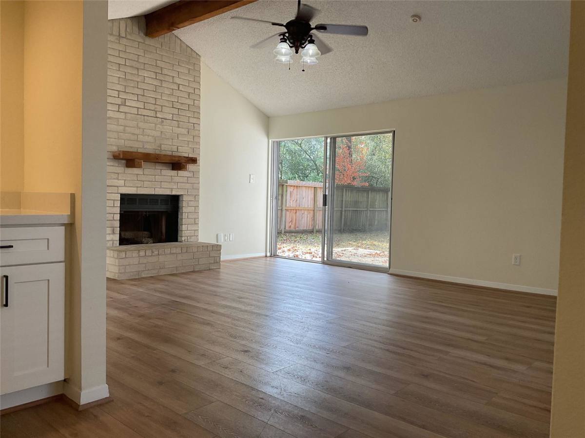 House for rent at 28 E Lance Leaf Rd, Spring, TX 77381