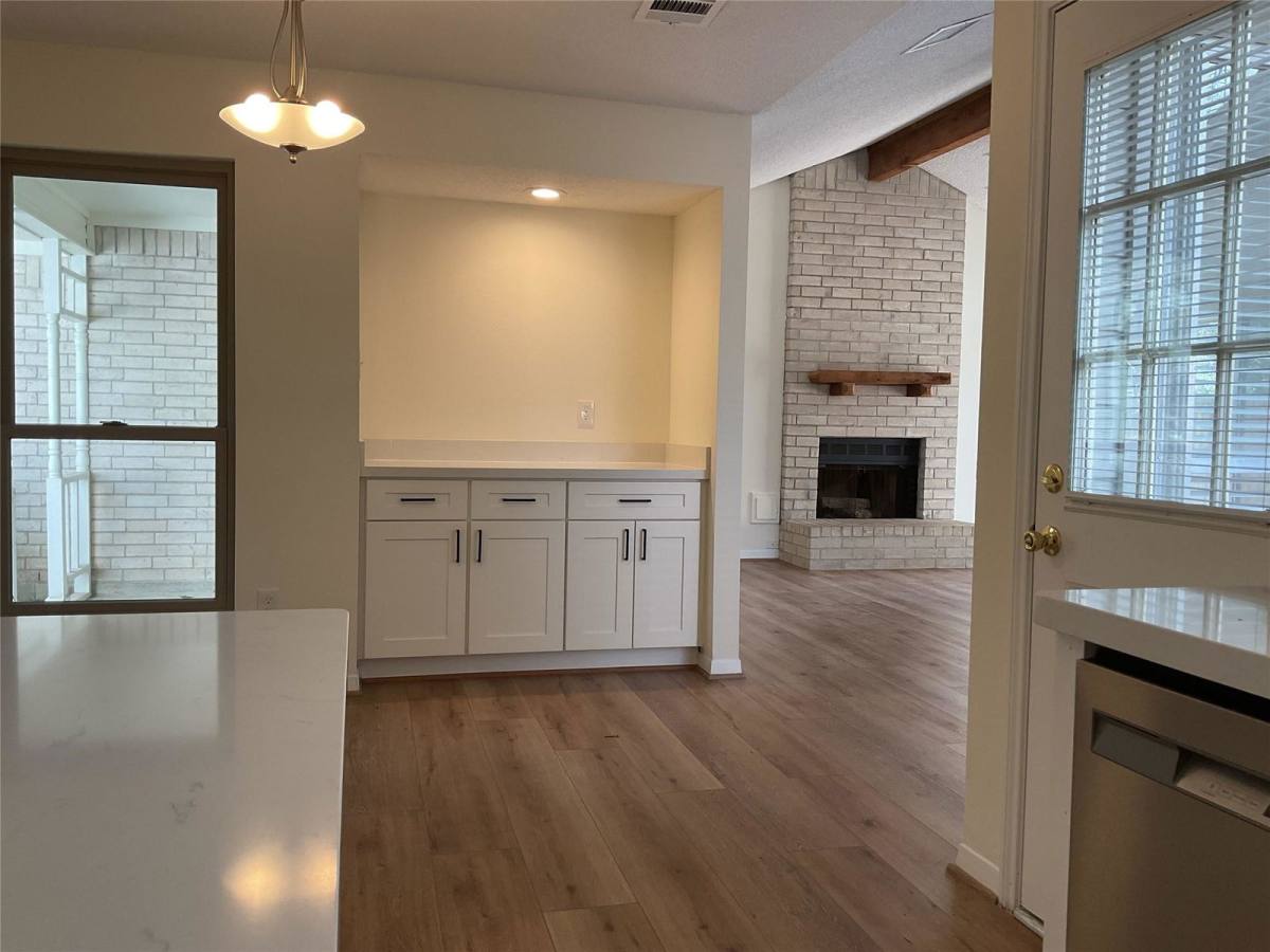House for rent at 28 E Lance Leaf Rd, Spring, TX 77381