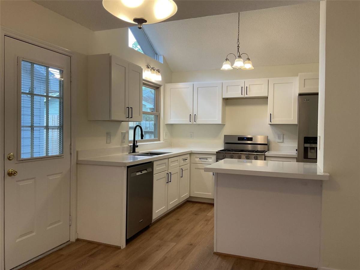 House for rent at 28 E Lance Leaf Rd, Spring, TX 77381