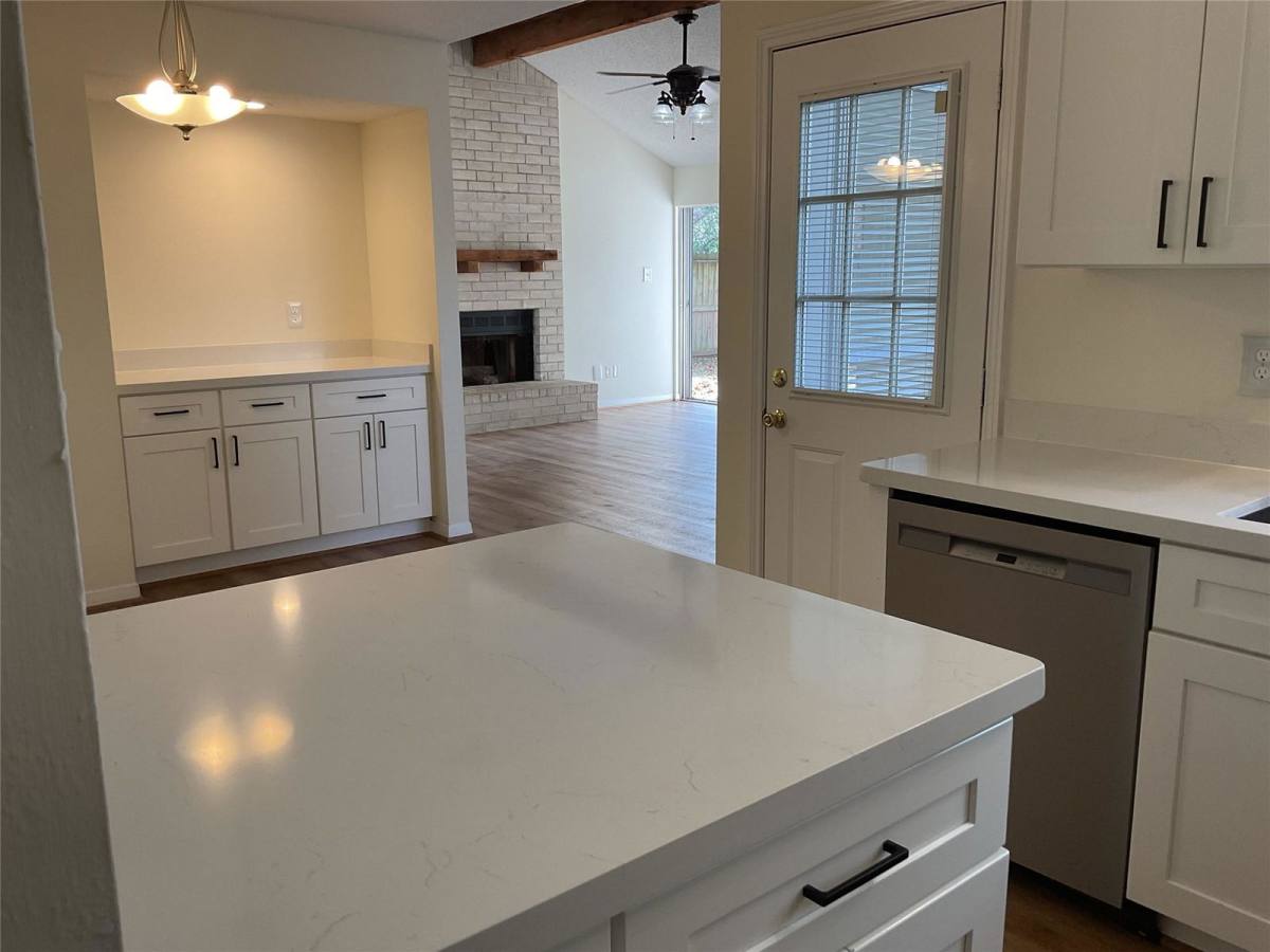 House for rent at 28 E Lance Leaf Rd, Spring, TX 77381