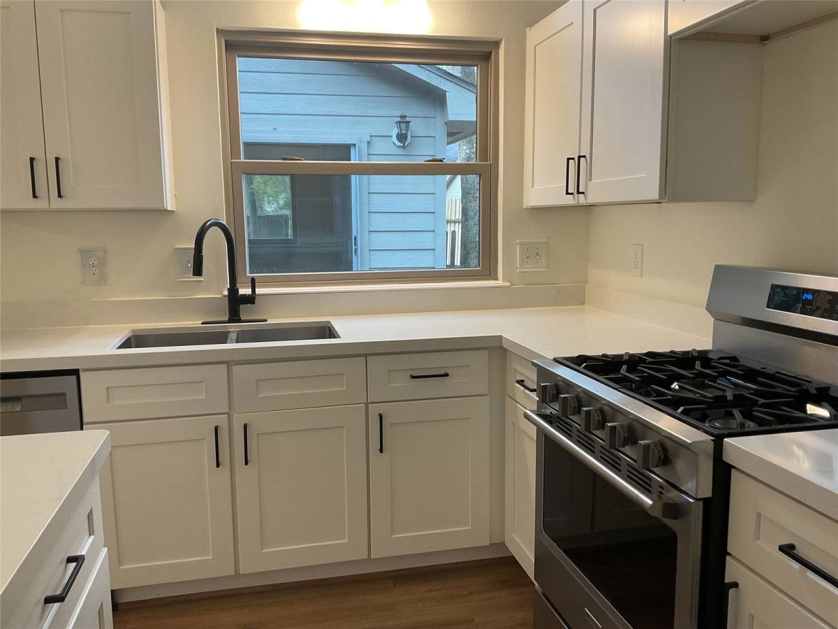 House for rent at 28 E Lance Leaf Rd, Spring, TX 77381