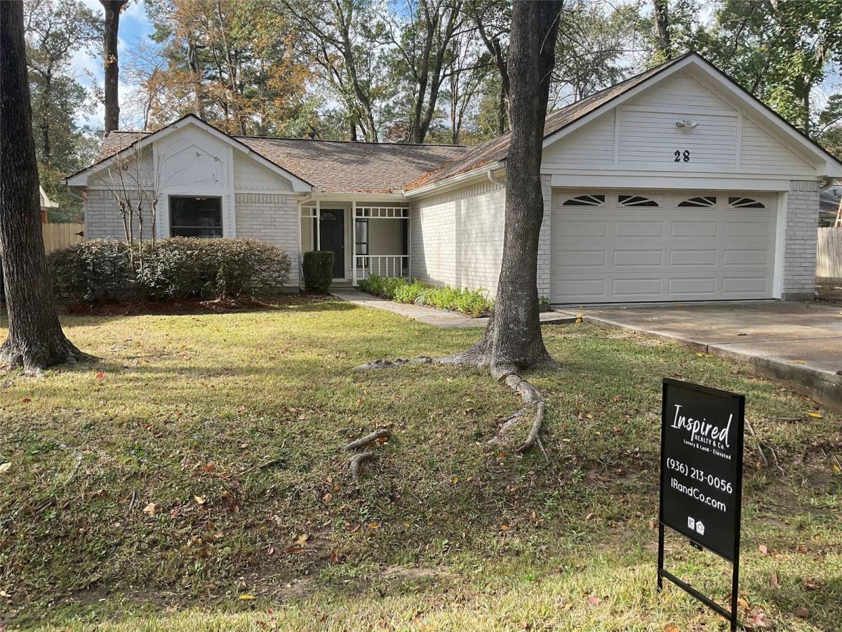 House for rent at 28 E Lance Leaf Rd, Spring, TX 77381