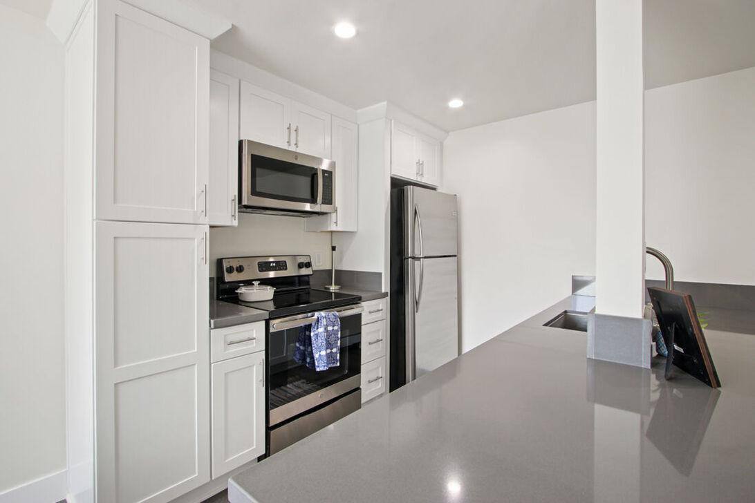 Apartment for rent at 2727 6th St, Santa Monica, CA 90405