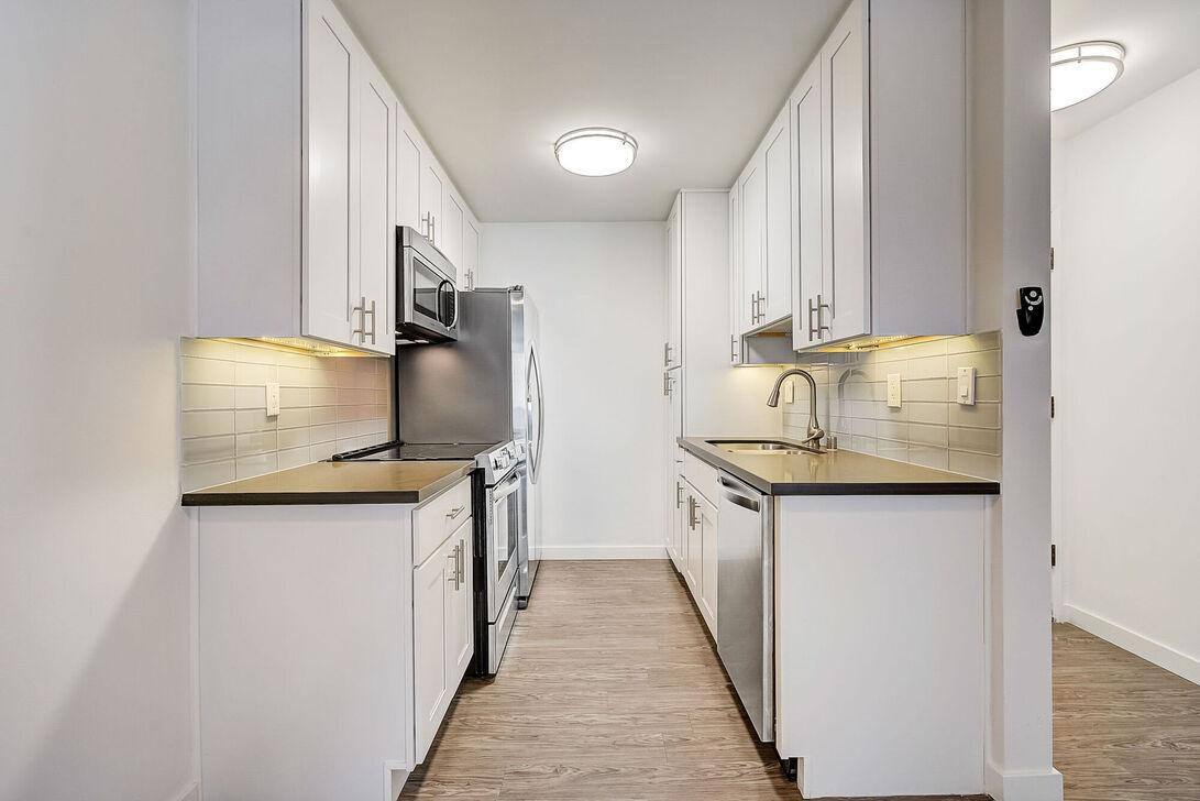 Apartment for rent at 2727 6th St, Santa Monica, CA 90405