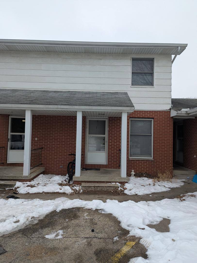 Townhouse for rent at 631 E Grove Ave, Rantoul, IL 61866