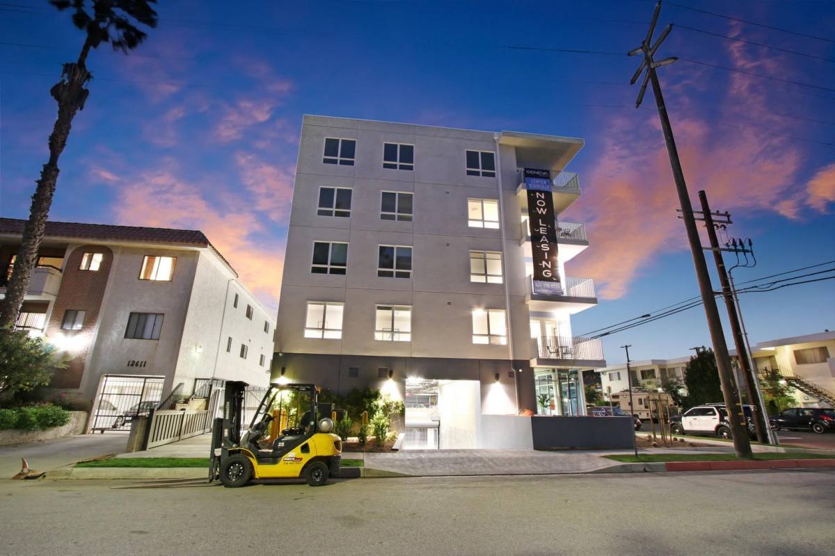 Apartment for rent at 3827 Frances Ave #205, Los Angeles, CA 90066