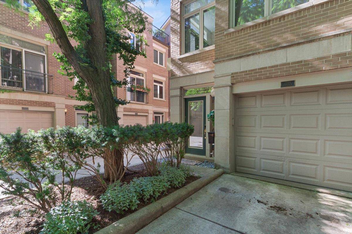 Townhouse for rent at 2744 N Janssen Ave, Chicago, IL 60614