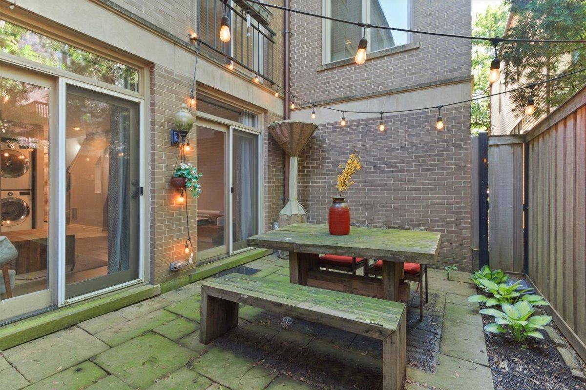Townhouse for rent at 2744 N Janssen Ave, Chicago, IL 60614