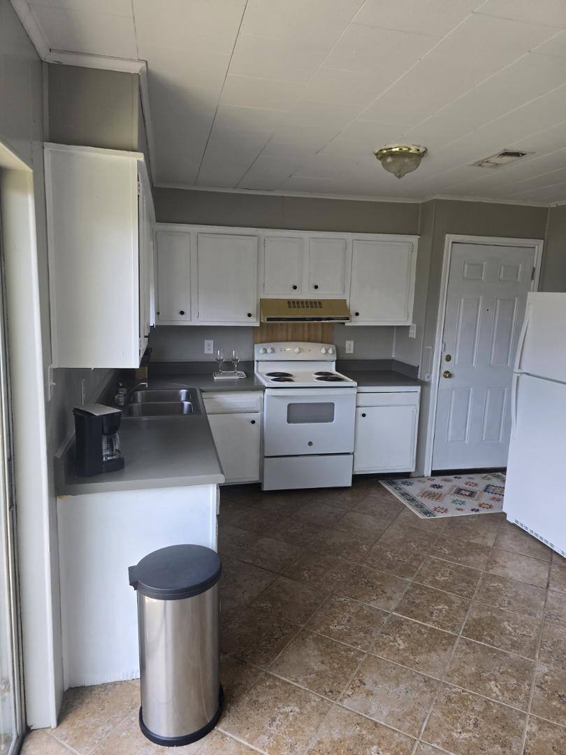 Apartment for rent at 6255 Warren St, Groves, TX 77619