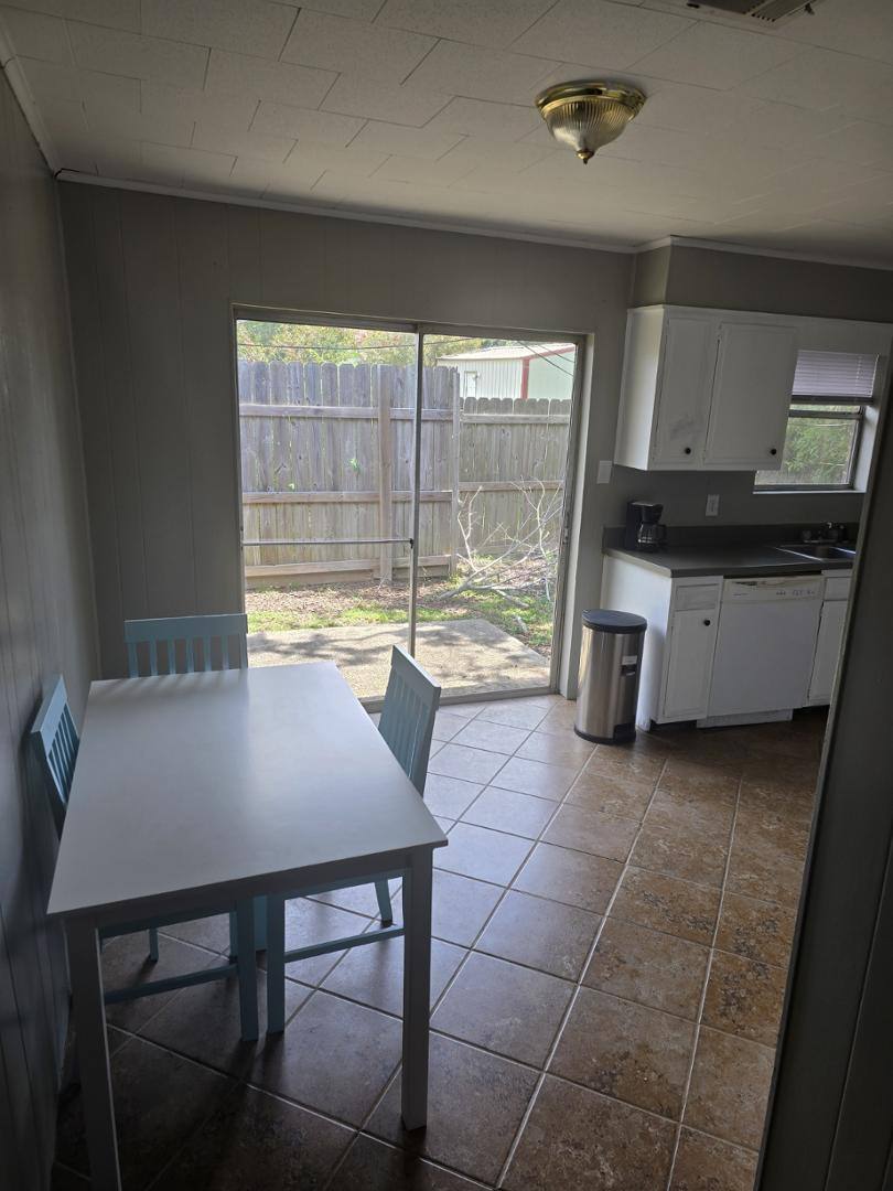Apartment for rent at 6255 Warren St, Groves, TX 77619