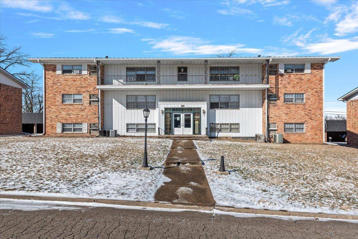 Apartment for rent at 105 S Elder Lane, Decatur, IL 62522