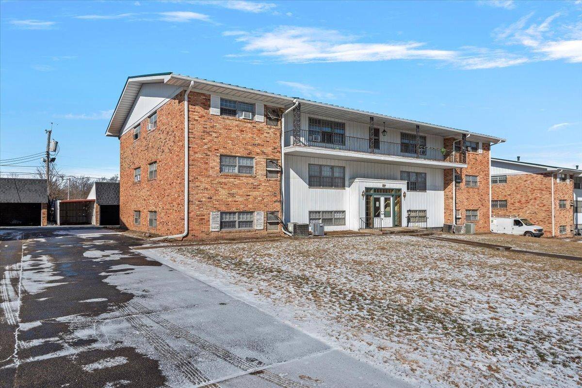 Apartment for rent at 105 S Elder Lane, Decatur, IL 62522
