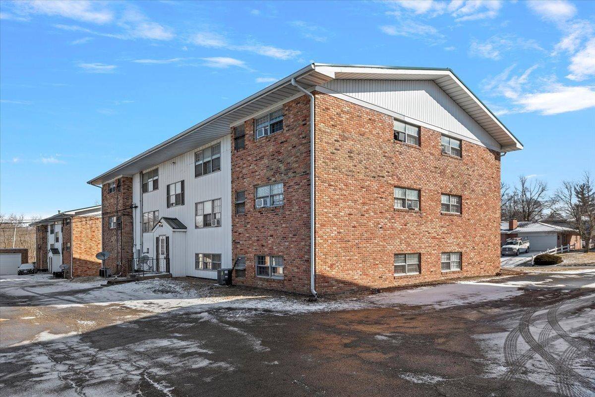 Apartment for rent at 105 S Elder Lane, Decatur, IL 62522