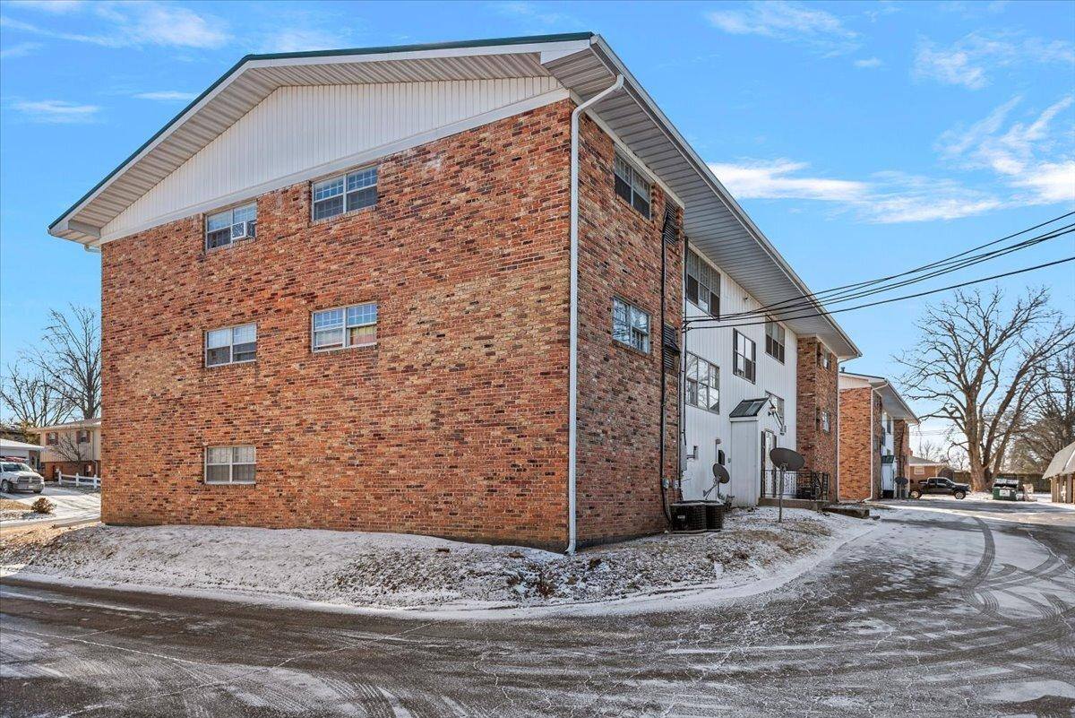 Apartment for rent at 105 S Elder Lane, Decatur, IL 62522