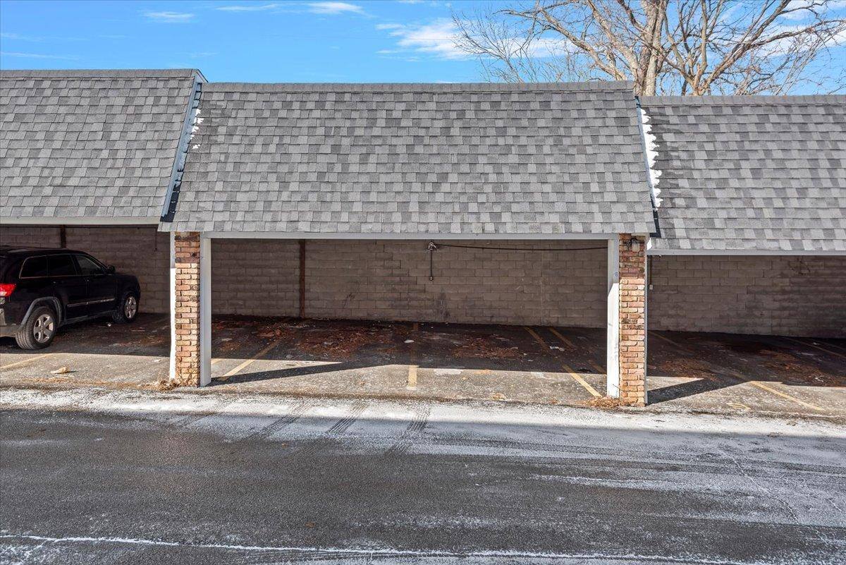 Apartment for rent at 105 S Elder Lane, Decatur, IL 62522